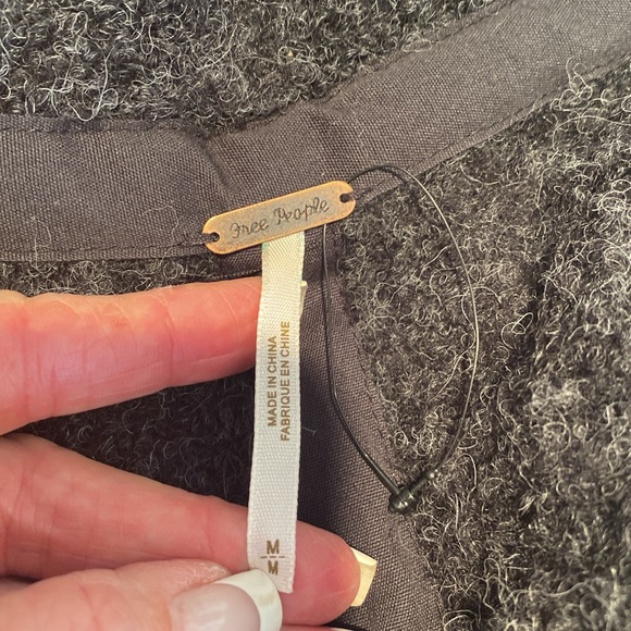 🎉 FREE PEOPLE ALPACA SLEEVELESS CAPE‼️ - Picture 8 of 14